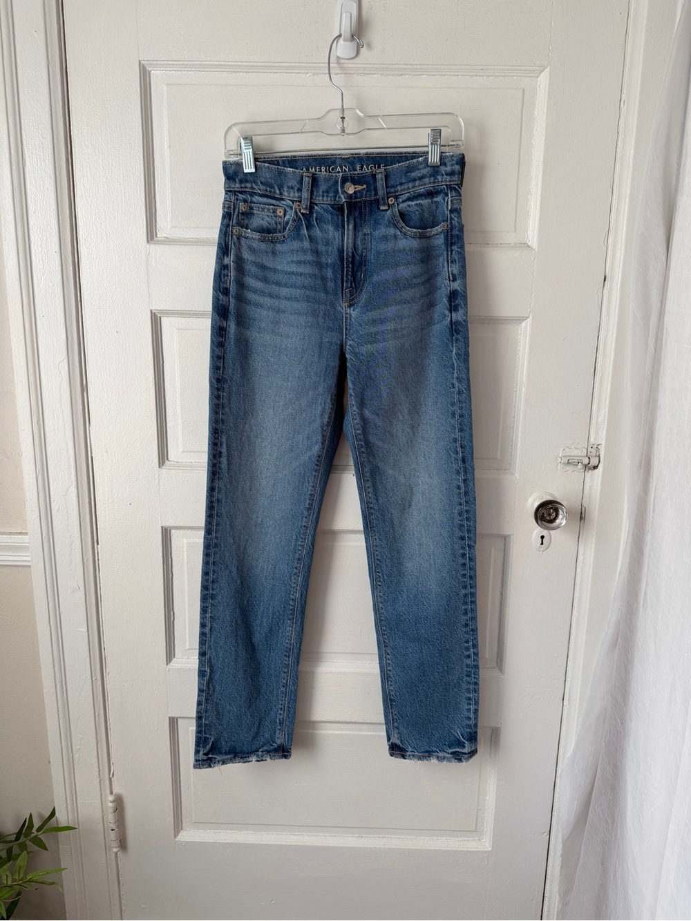 American Eagle Women’s Super High Rise Straight Medium Wash Blue Jeans Stretch 0